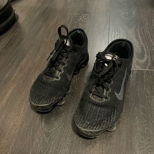 Nike Air Max Black size US 7 women. 4.5 Youth